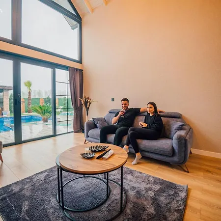 Sakarya Uzunkum Da 3 Oda1 Salon Ultra Luex - Oezel Havuzlu-muhafazakar-jakuzili-soemineli-kis Bahceli 7 Kisilik Luex Bng-1001 Holiday home *
