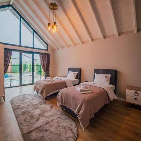 Sakarya Uzunkum Da 3 Oda1 Salon Ultra Luex - Oezel Havuzlu-muhafazakar-jakuzili-soemineli-kis Bahceli 7 Kisilik Luex Bng-1001 Holiday home *