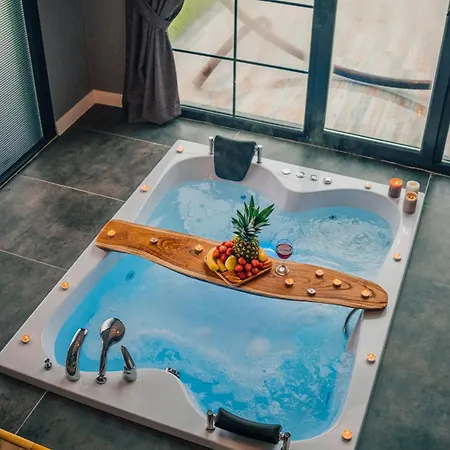 Sakarya Uzunkum Da 3 Oda1 Salon Ultra Luex - Oezel Havuzlu-muhafazakar-jakuzili-soemineli-kis Bahceli 7 Kisilik Luex Bng-1001 Holiday home